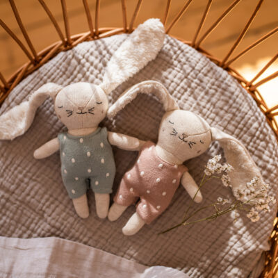 Zauberhafte Hasenrasseln in verschiedenen Farben