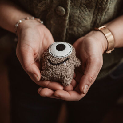 Mutmonster Frottee braun mit schwarzen Mund