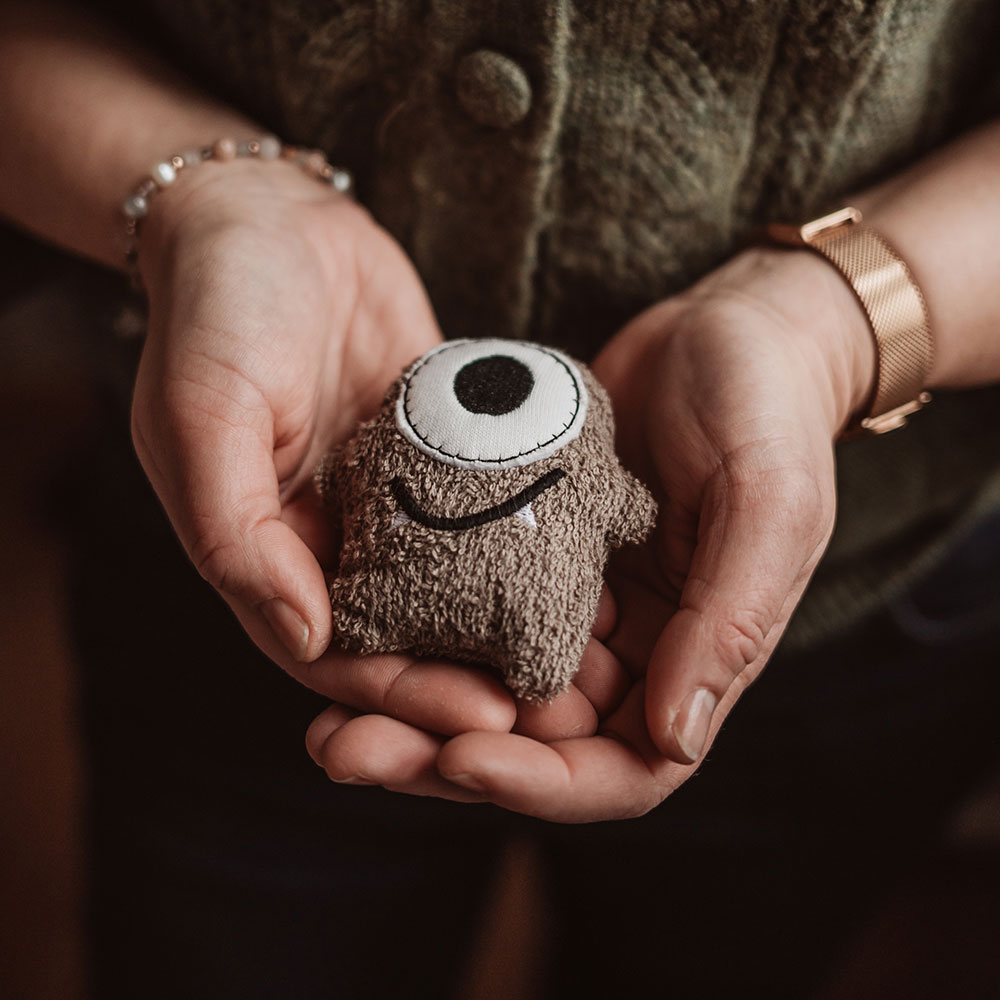 Mutmonster Frottee braun mit schwarzen Mund